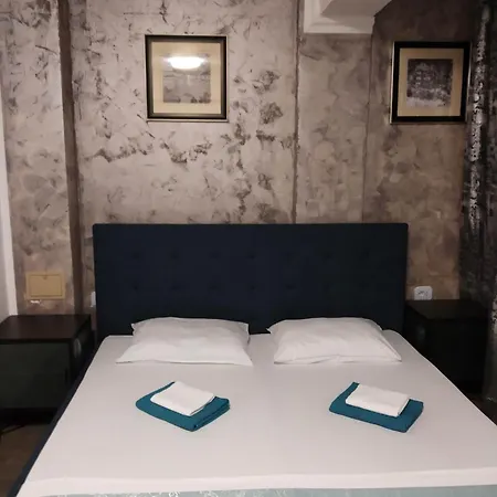 Hostel Pensiunea Mary *